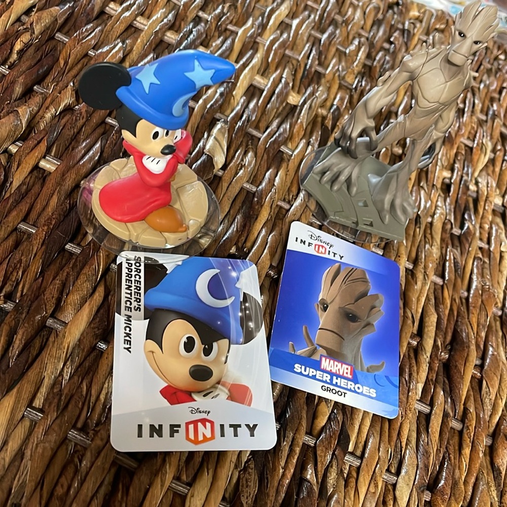 Disney Infinity sorcerer’s Mickey & Groot figures lot of 4 items in photos